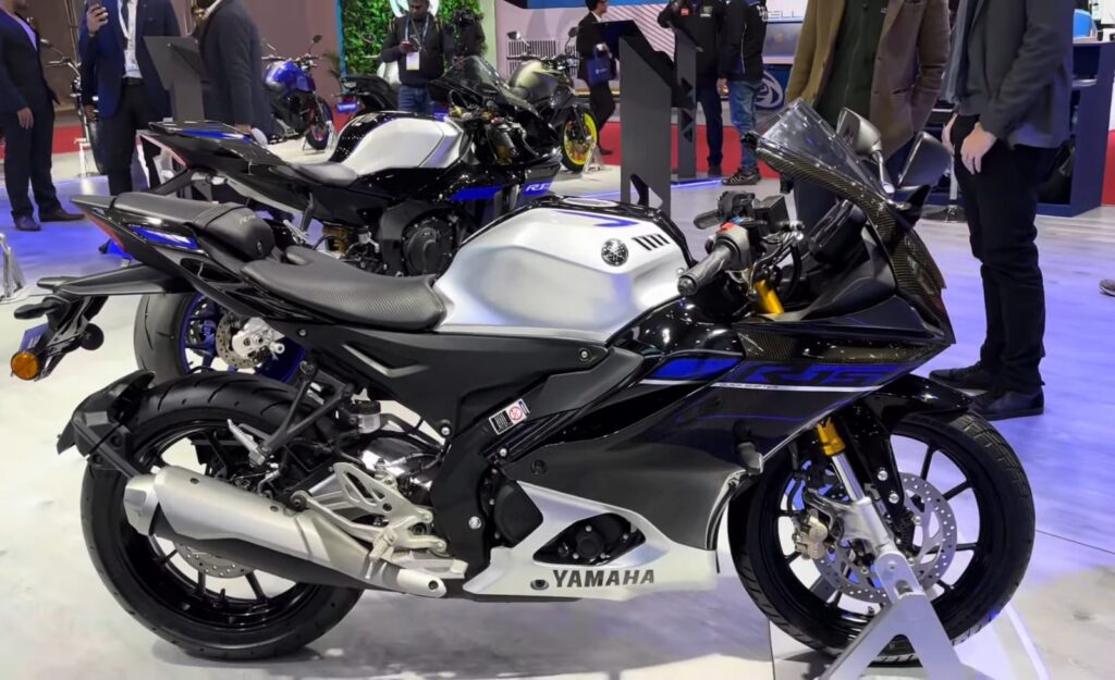 Yamaha R15M Carbon Fibre 